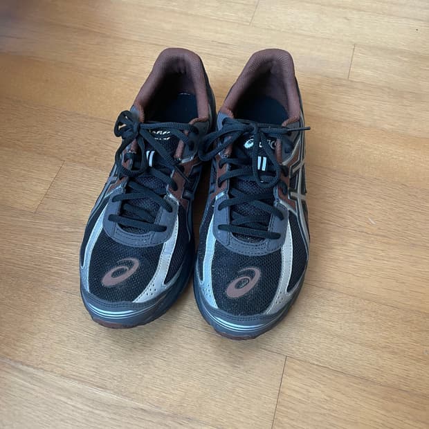 아식스 스니커즈 브라운