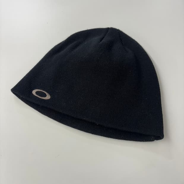 오클리(Oakley) 빈티지 로고 니트 비니 블랙