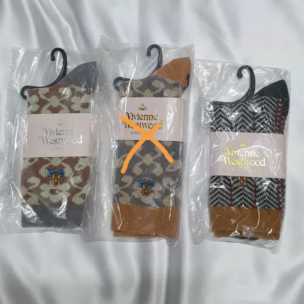 코랄베이지 그레이 브라운 물결 멀티 패턴 꽃 행성 비비안웨스트우드 양말