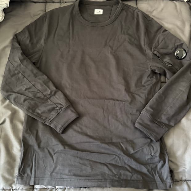 CP 컴퍼니 블랙 롱슬리브