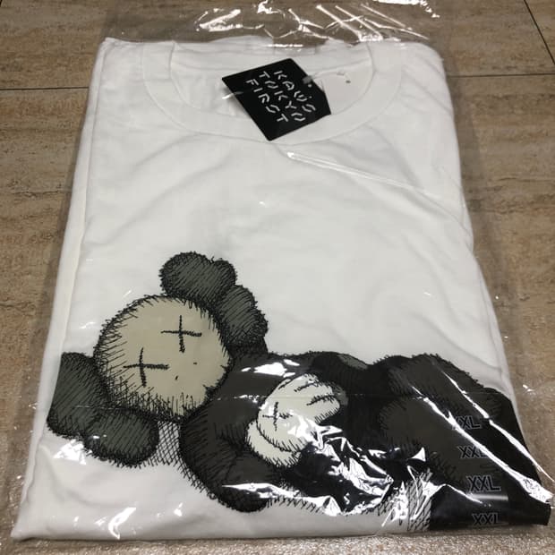 유니클로 카우스 반팔 2xl 새상품