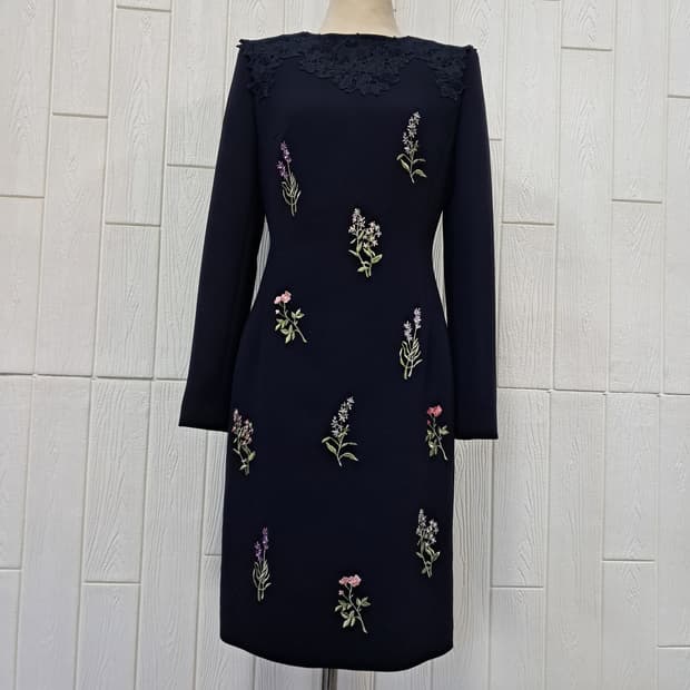 LYNN 네이비 꽃자수  원피스 55