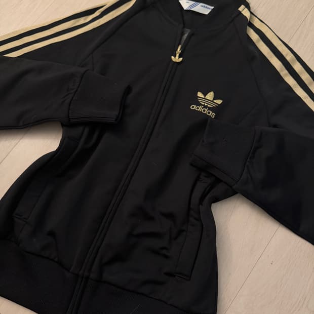 아디다스 대장템 슬림핏 블랙골드 져지