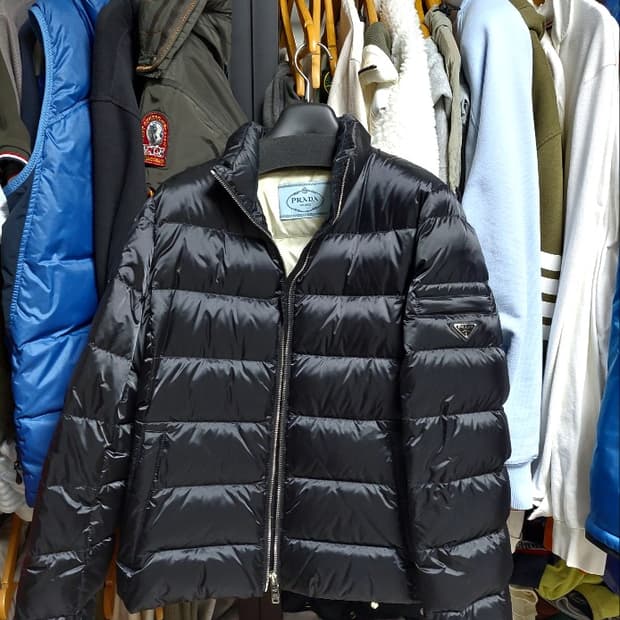 프라다 블랙 패딩 점퍼 44사이즈
