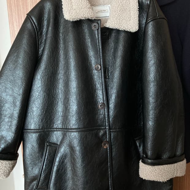 오버듀플레어 무스탕 점퍼