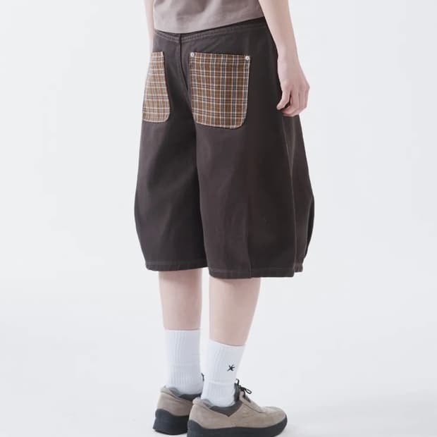 더콜디스트모먼트 check pocket half pants 차콜