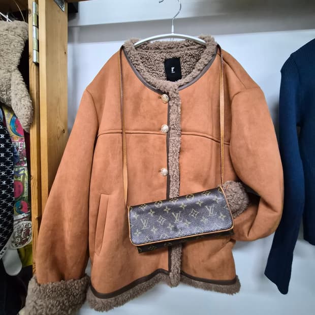 레노마 라운드 뽀글 무스탕