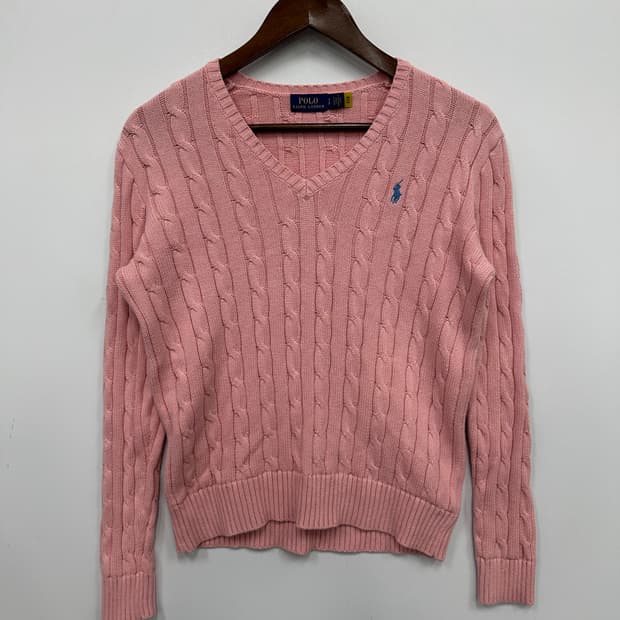 폴로 핑크 브이넥 꽈배기 니트 