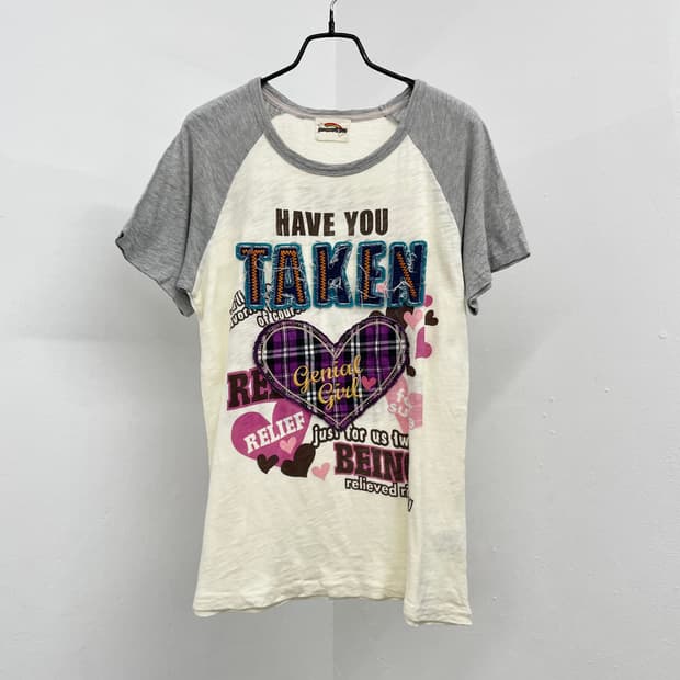 키치 자수 디테일 티셔츠