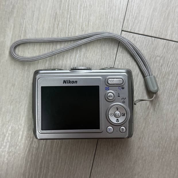 니콘 쿨픽스 P4 디카
(Nikon COOLPIX P4)