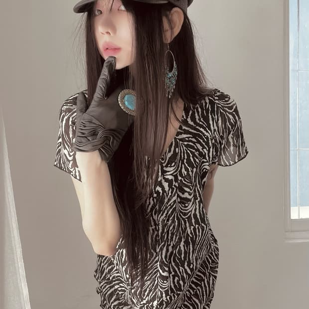 애니멀 프린팅 블라우스