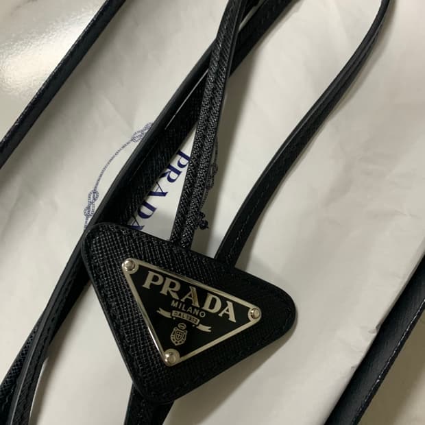 프라다 PRADA 사피아노 레더 볼로타이