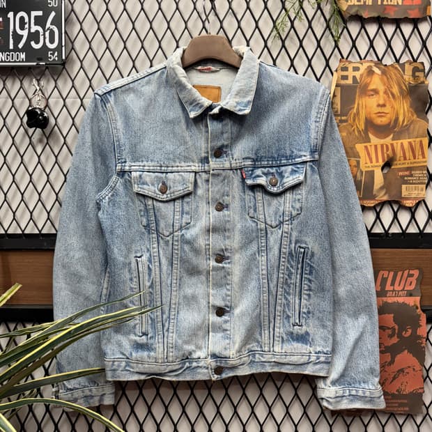 90s 리바이스 데님 트러커자켓 전면 투포켓 디테일 연청