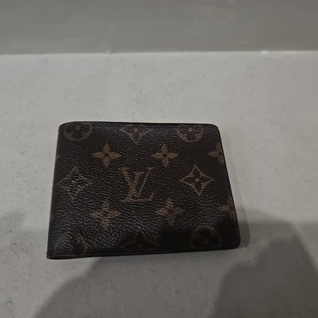 루이비통 정품 모노그램 이클립스 반지갑 팝니다