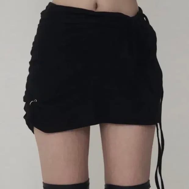 에트오소메 피어싱 드레이프 셋업 미니스커트 블랙 구해요