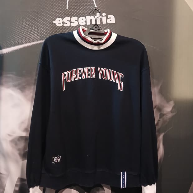 로맨틱크라운 Forever Young 맨투맨