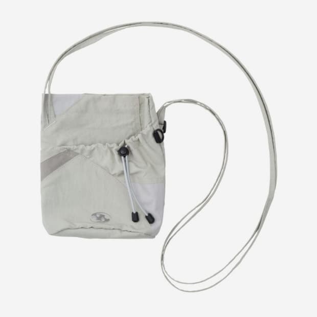 산산기어 24SS 크로스백 웜 그레이