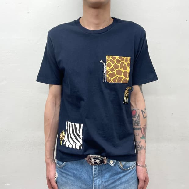 Giraffe Zebra Pocket Navy T-shirt