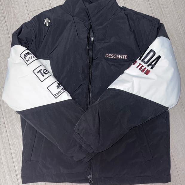 데상트 경량패딩