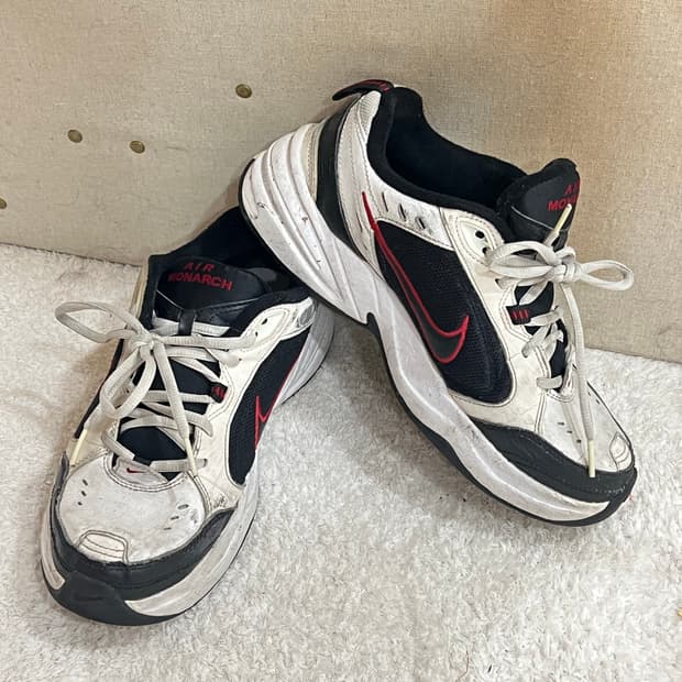Nike Air Monarch – 38 (245–50)
