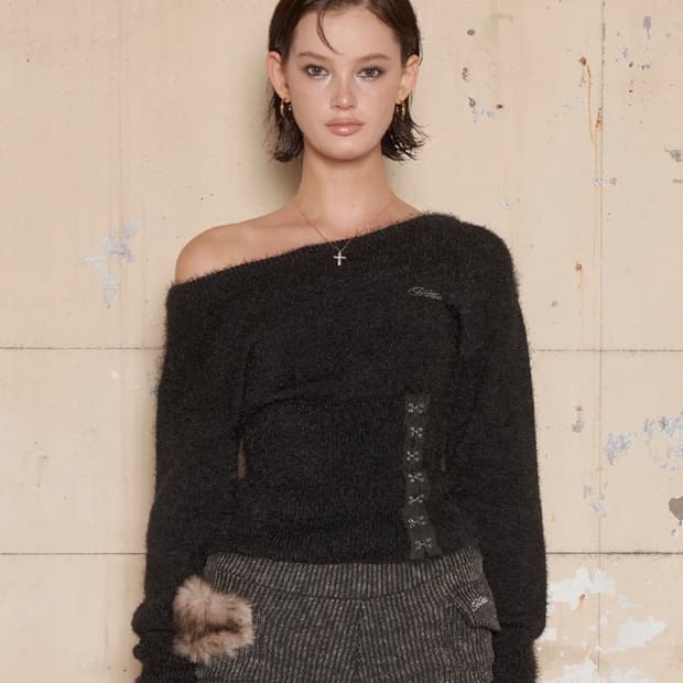 힐다 플러피 코르셋 원숄더 니트 [블랙]