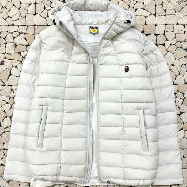 베이프 크림화이트 워머 후드 패딩
