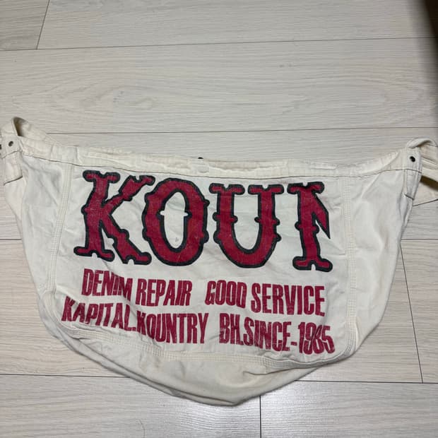 KAPITAL 뉴스페이퍼 백