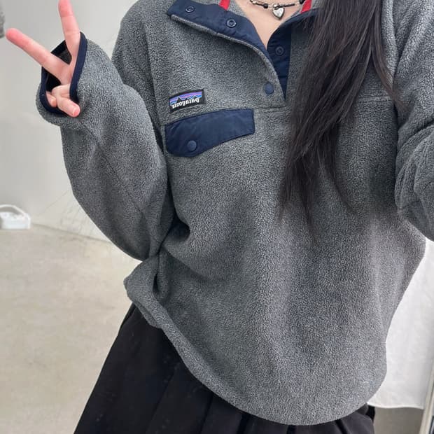 파타고니아 신칠라 그레이/네이비 스냅 플리스 