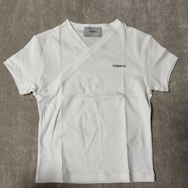 코페르니 브이넥 라인티셔츠 새상품