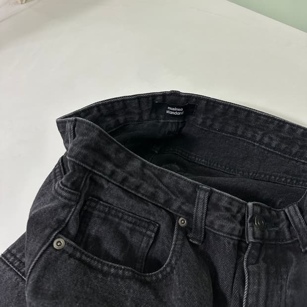 31 M 무신사스탠다드 무탠다드 블랙워시드 일자핏 데님팬츠