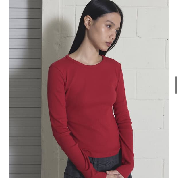 오데스 back button-up tee (red)