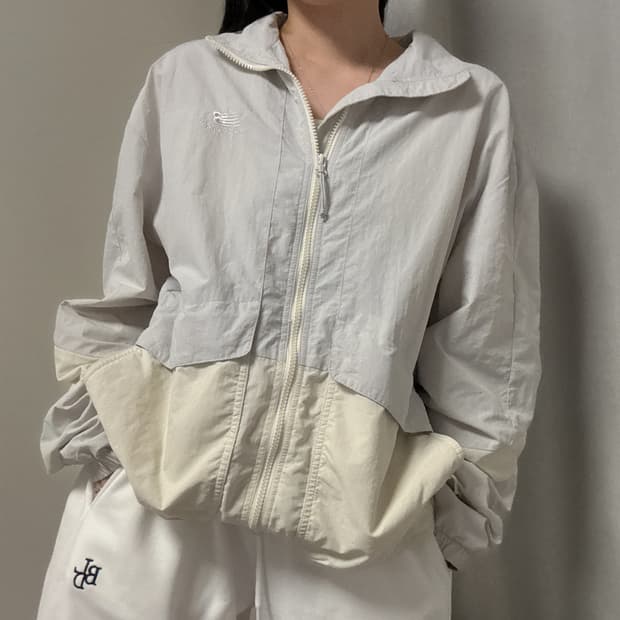 뉴발란스 바람막이
