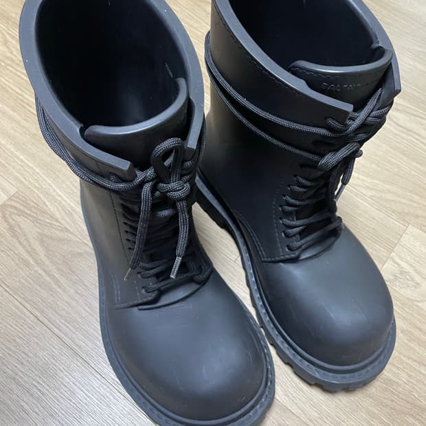 발렌시아가 스테로이드 부츠 42사이즈