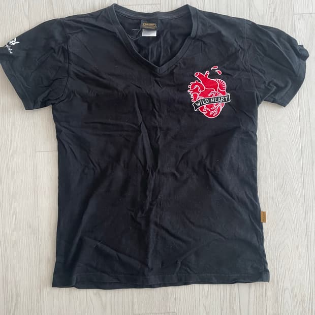 (S) 누드본즈 하트 브이넥 티셔츠