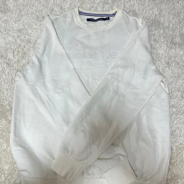 캘빈클라인 맨투맨 화이트