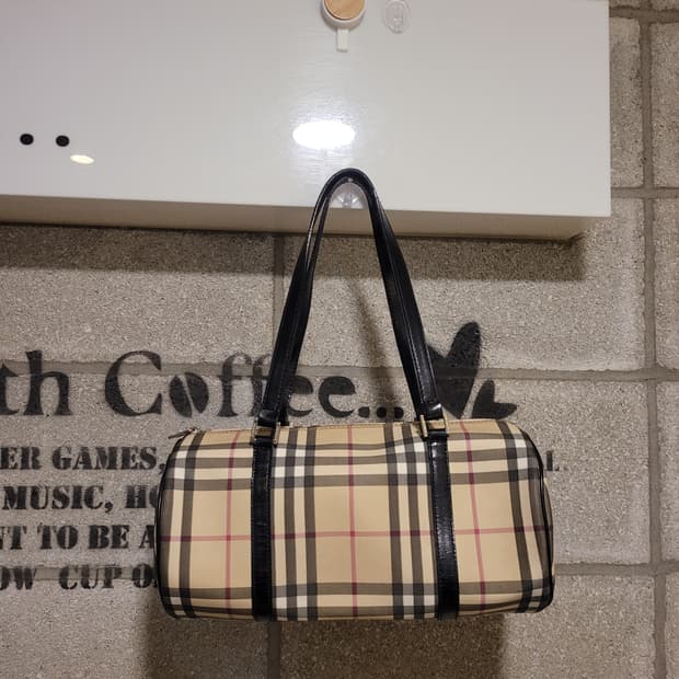 버버리 노바체크 원통 토트백