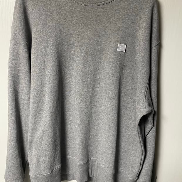 아크네 스튜디오 폰바 페이스 크루넥 스웨트셔츠 라이트 그레이 멜란지