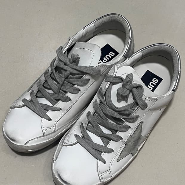 골든구스 슈퍼스타 화이트 실버탭 스니커즈 정품 36w 판매합니다