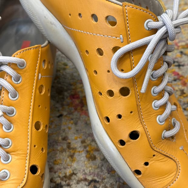 PRADA SPORT 펀칭 레더 빈티지 스니커즈 