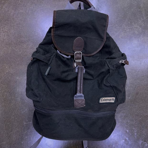 콜맨 캔버스 가죽 배색 아웃도어 멀티 백팩 다크 올리브