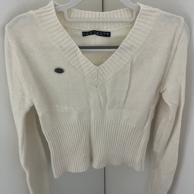 보헤미안서울 슬림핏 브이넥 앙고라 니트 아이보리