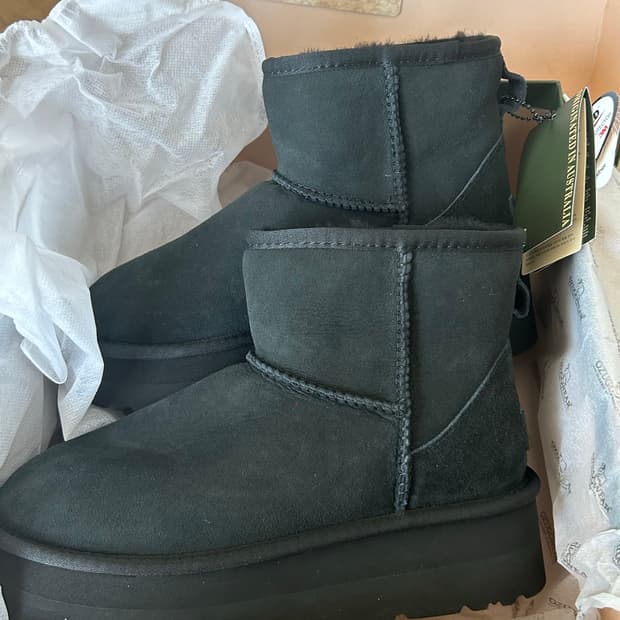 오즈어그웨어 UGG 클래식 플랫폼 미니 부츠 새상품