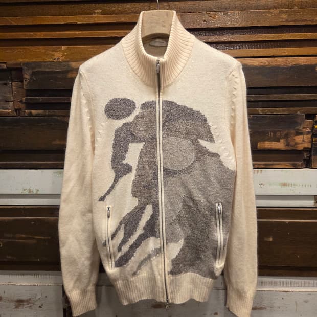 꼬르띠지아니 짚업니트