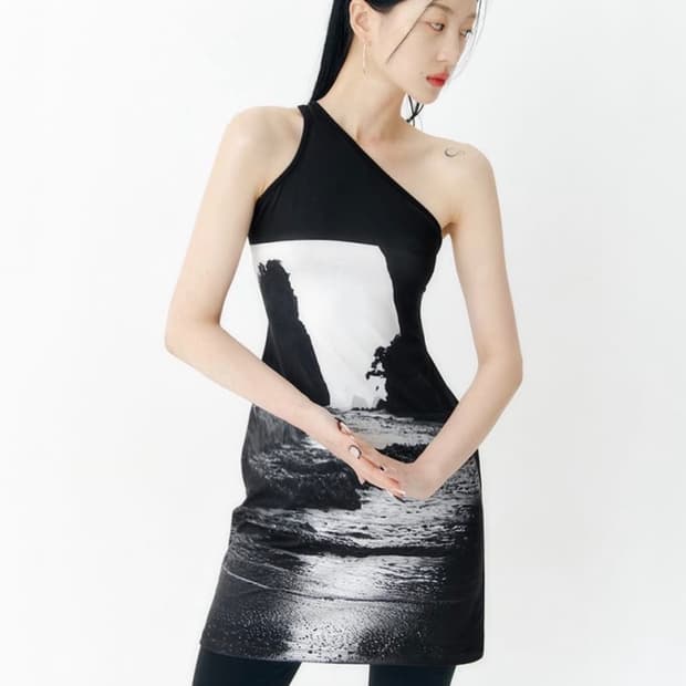 새상품 YUSE 유즈 백리스 원피스