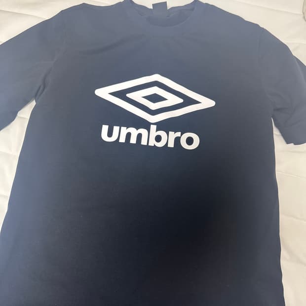 엄브로 반팔티 m