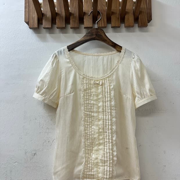 일본빈티지 Layla Rose 레이스 트리밍 핀턱 디테일 리본 블라우스