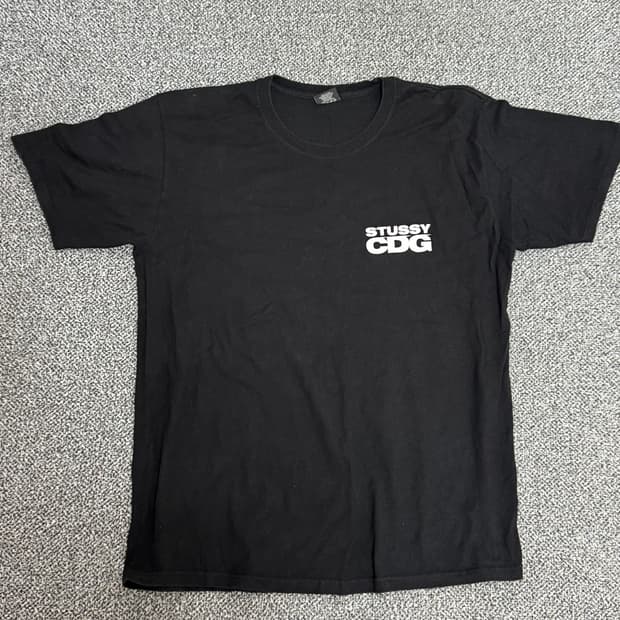 스투시 x CDG 서프맨 반팔 티셔츠
