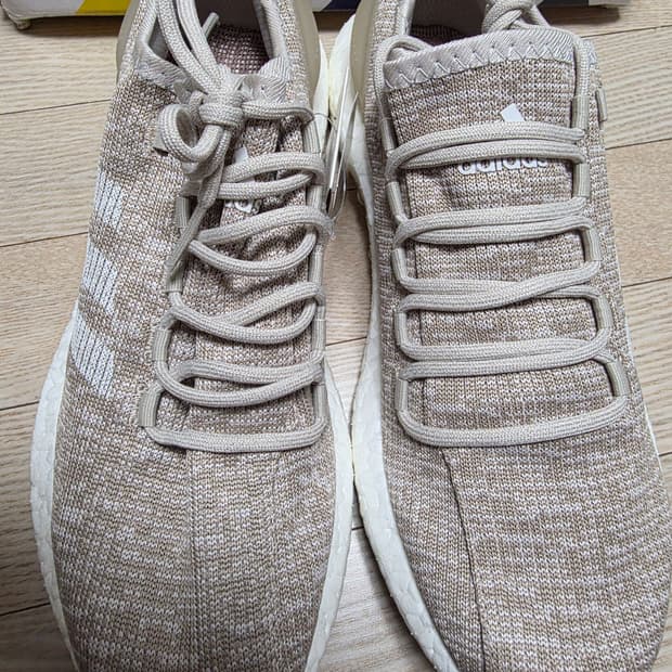 아디다스 퓨어부스트 베이지색상 285사이즈