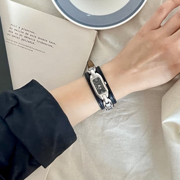 셀린느 트리옹프 렉탱글 여성 시계 /  정품감정. 케어