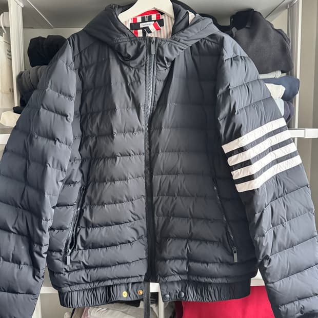 톰브라운 경량패딩 4사이즈